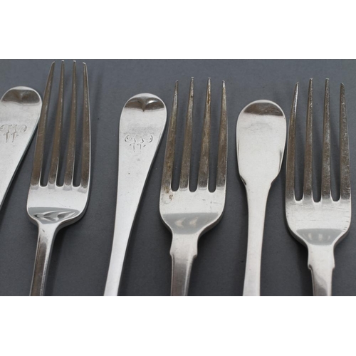 273 - A MATCHED AND COMPOSITE SET OF SIX LATE GEORGE III DESSERT FORKS, maker's mark HS(?), London 1817 (x... 