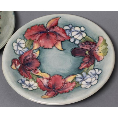 32 - TWO MOORCROFT POTTERY PLATES, mid 20th century, both of plain circular form, tubelined and painted i... 