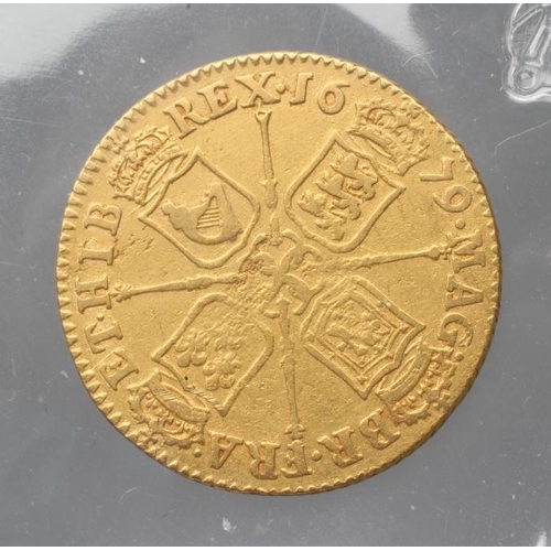 321 - A CHARLES II GOLD GUINEA, 1679, 8.2g (Illustrated) (Est. plus 17.5% premium)