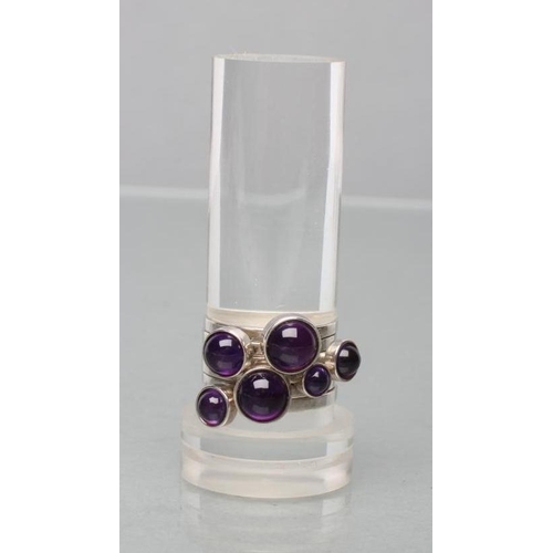 402 - A WENDY RAMSHAW SILVER AND AMETHYST STACKING RING, the six plain rings each set with a graduated clo... 