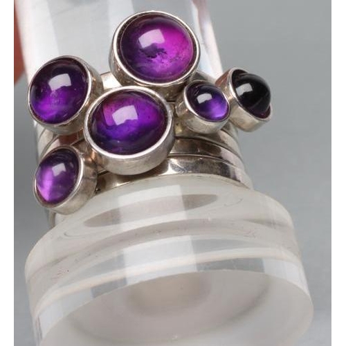 402 - A WENDY RAMSHAW SILVER AND AMETHYST STACKING RING, the six plain rings each set with a graduated clo... 