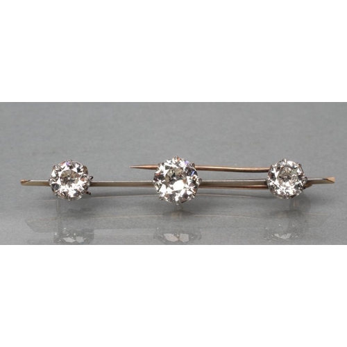 432 - A DIAMOND BAR BROOCH, the unmarked knife edge bar centred by an old cut stone of approximately 1.75c... 