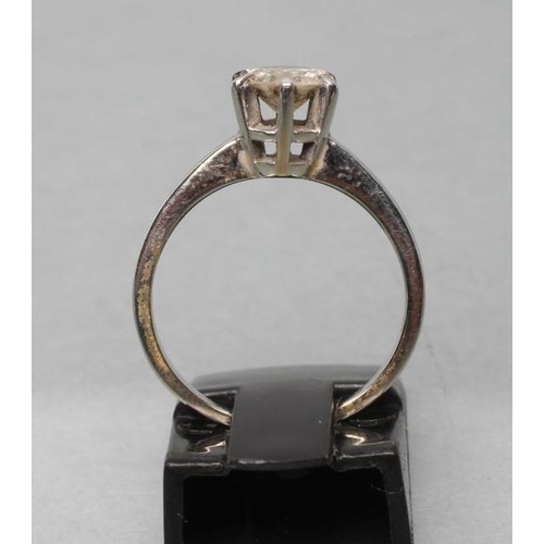 433 - A SOLITAIRE DIAMOND RING, the round brilliant of approximately 0.4cts claw set to a plain white shan... 