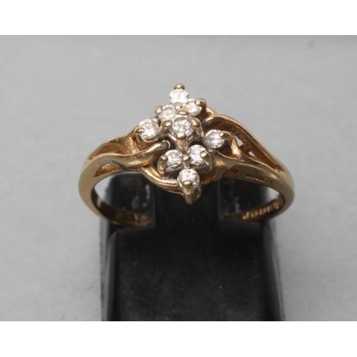 441 - A DIAMOND CLUSTER RING, the nine small round brilliants claw set to twisted shoulders and a plain sh... 