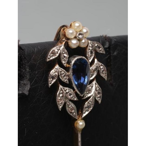 456 - A SAPPHIRE AND DIAMOND ARROW BROOCH, the facet tear cut sapphire open back collet set to a rose cut ... 