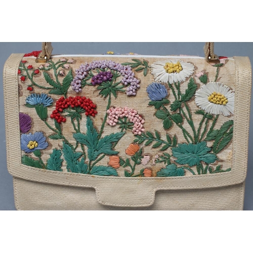 514 - A GUCCI HANDBAG, c.1970, made under licence, in tightly woven cream cane, short handle, the flap and... 