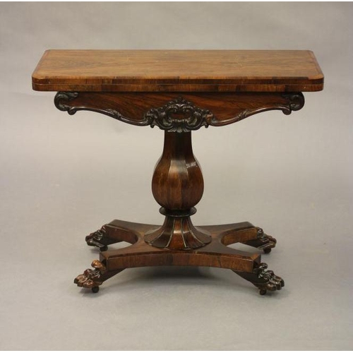 780 - AN EARLY VICTORIAN ROSEWOOD CARD TABLE, the banded rounded oblong top opening to a circular green ba... 