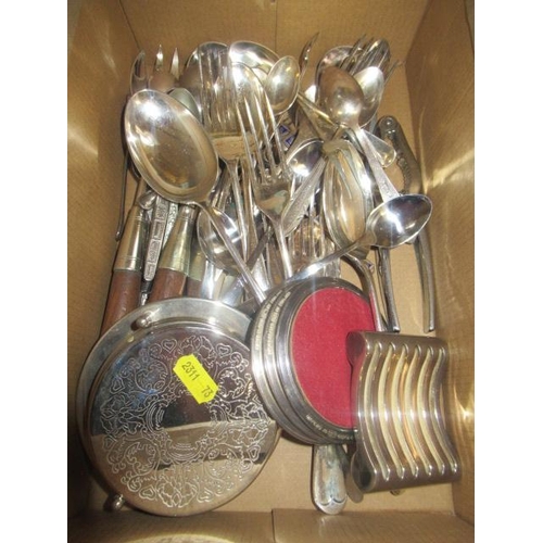 493 - BOX OF CUTLERY