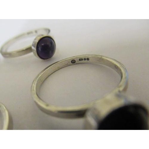 402 - A WENDY RAMSHAW SILVER AND AMETHYST STACKING RING, the six plain rings each set with a graduated clo... 