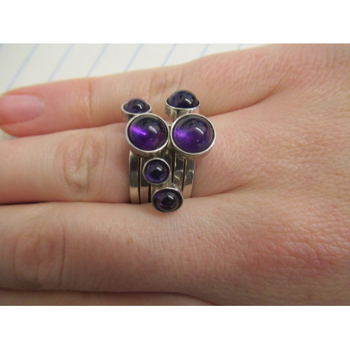 402 - A WENDY RAMSHAW SILVER AND AMETHYST STACKING RING, the six plain rings each set with a graduated clo... 