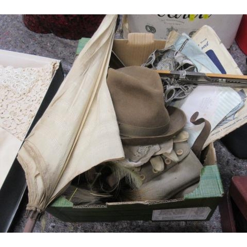 392 - BOX OF VARIOUS ITEMS INCLUDING PARASOL AND FLAPPER CAP