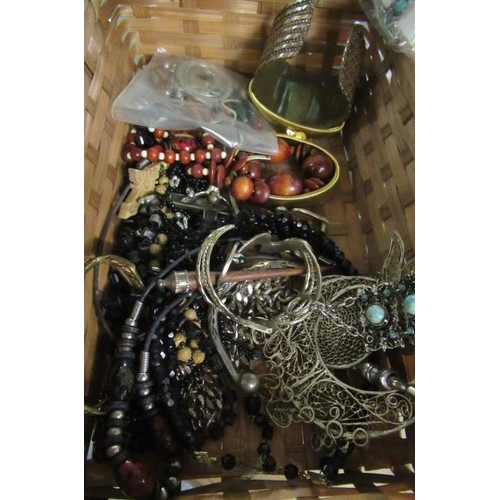 230 - TRAY OF COSTUME JEWELLERY INCLUDING EGYPTIAN STYLE EXAMPLES