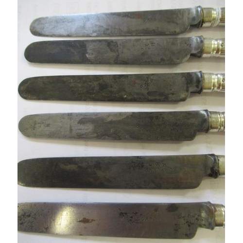 279 - A SET OF TWELVE WILLIAM IV DESSERT KNIVES, maker's mark SP, London 1837, the reeded stamped and fill... 