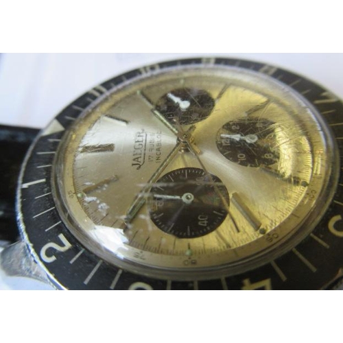 344 - A JAEGER 4ATM PANDA CHRONOGRAPH, 1968-1971, the silvered dial with three black subsidiary dials, cen... 