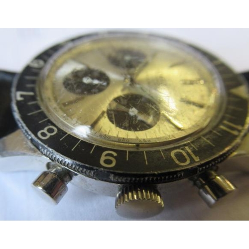 344 - A JAEGER 4ATM PANDA CHRONOGRAPH, 1968-1971, the silvered dial with three black subsidiary dials, cen... 