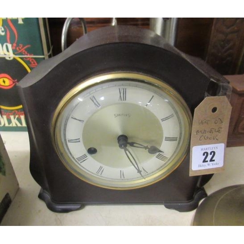 22 - BAKELITE MANTEL CLOCK