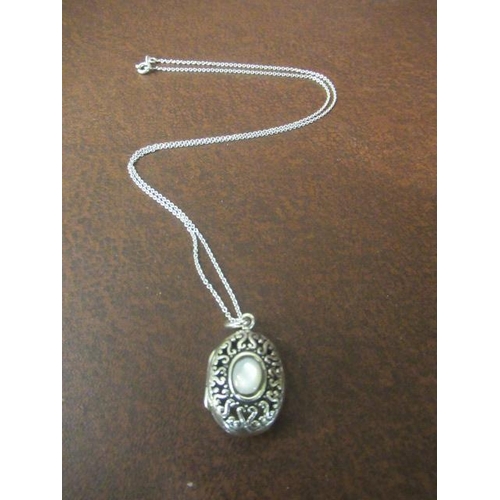 207 - SILVER PEARL LOCKET ON SILVER CHAIN