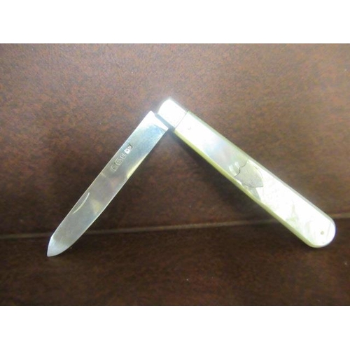 240 - SILVER BLADED PEARL HANDLED FOLDING FRUIT KNIFE