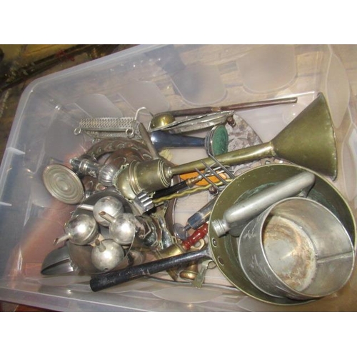 312 - BOX OF METALWARE