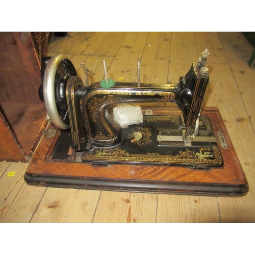 529 - SEWING MACHINE