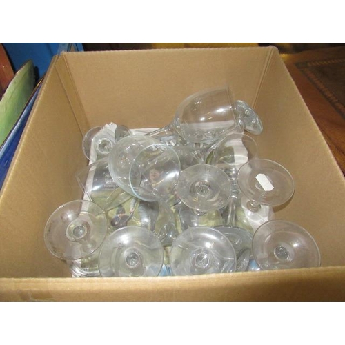 530 - BOX OF WINE GLASSES