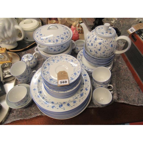 560 - ARZBERG BLUE AND WHITE FLOWER DINNER SERVICE