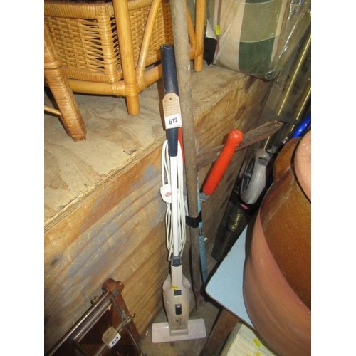 612 - BISSELL FEATHERWEIGHT VACUUM CLEANER AND A QUANTITY OF GARDEN TOOLS