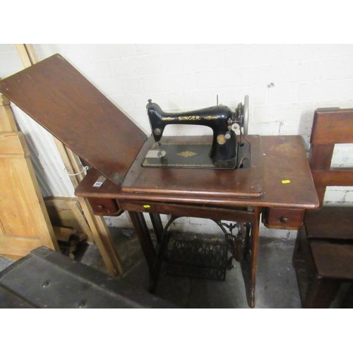 933 - SINGER TREADLE SEWING MACHINE