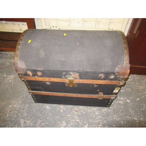 941 - DOME TOP TRAVEL TRUNK