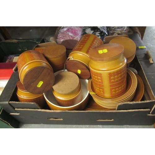 109 - QUANTITY OF HORNSEA POTTERY ETC