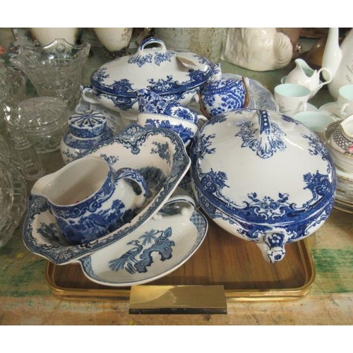 121 - QUANTITY OF BLUE AND WHITE CHINA