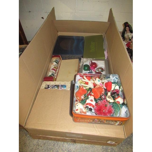 39 - BOX OF VINTAGE CHRISTMAS DECORATIONS