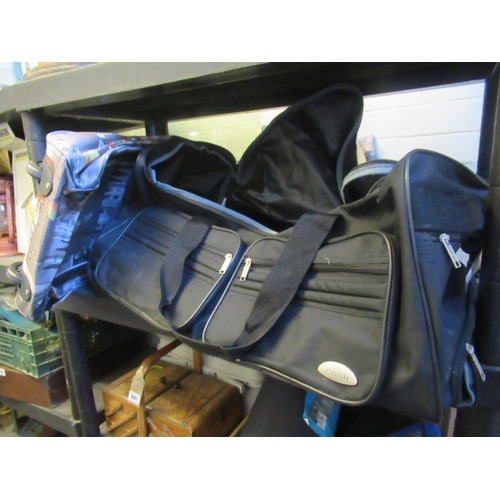 639 - BLACK HOLDALL AND ANOTHER