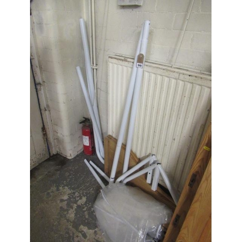 940 - LARGE WHITE CLOTHES RAIL AND COVERS