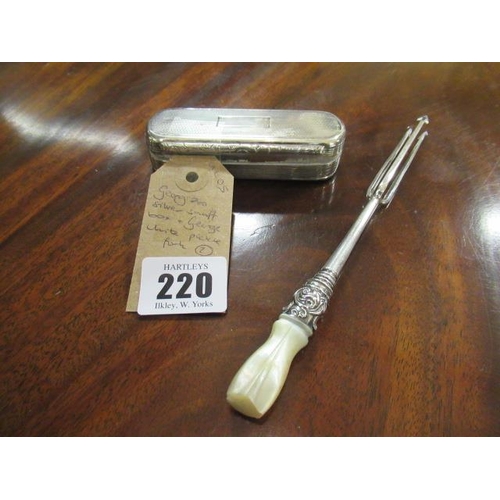 220 - GEORGIAN SILVER SNUFF BOX AND A GEORGE UNITE PICKLE FORK