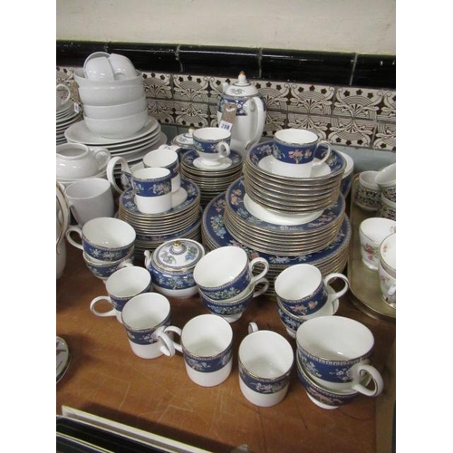 288 - LARGE QUANTITY OF WEDGWOOD BLUE SIAM CHINA