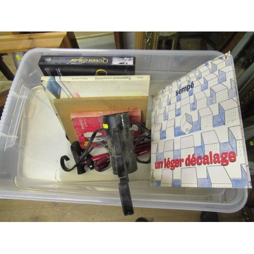 455 - BOX OF MISCELLANEOUS ITEMS