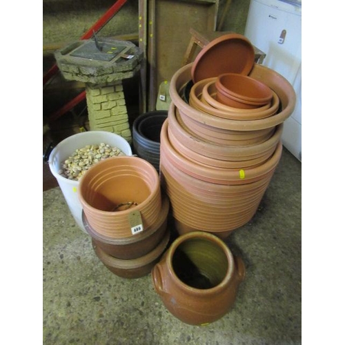 486 - LARGE QUANTITY OF PLASTIC PLANT POTS TERRACOTTA POTS ETC