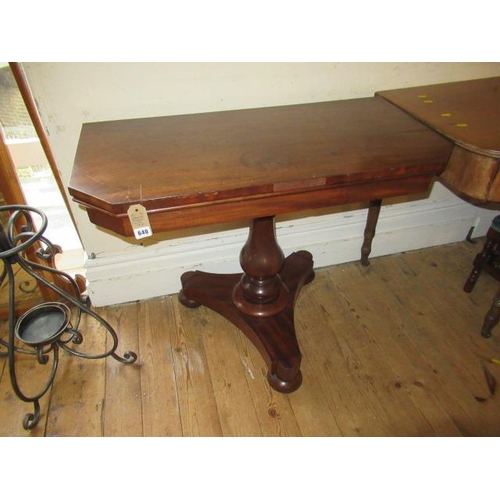 640 - MAHOGANY TRIPOD GAMES TABLE