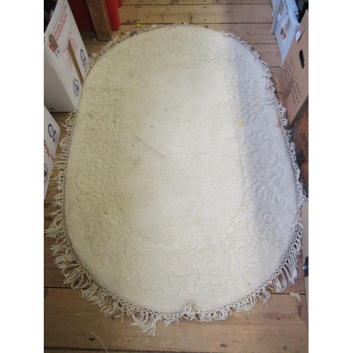 691 - CREAM OVAL RUG