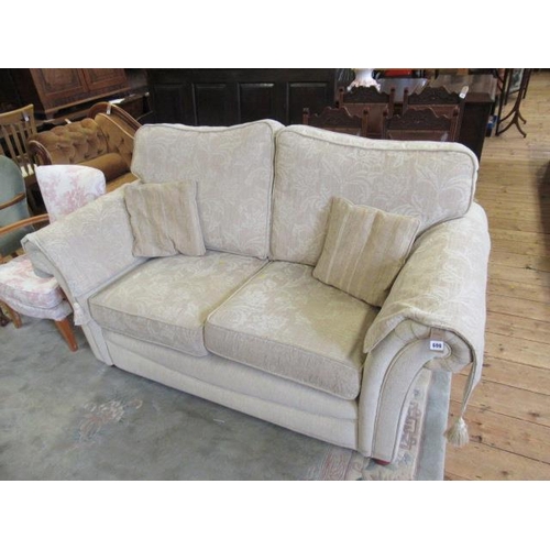 696 - CREAM SETTEE