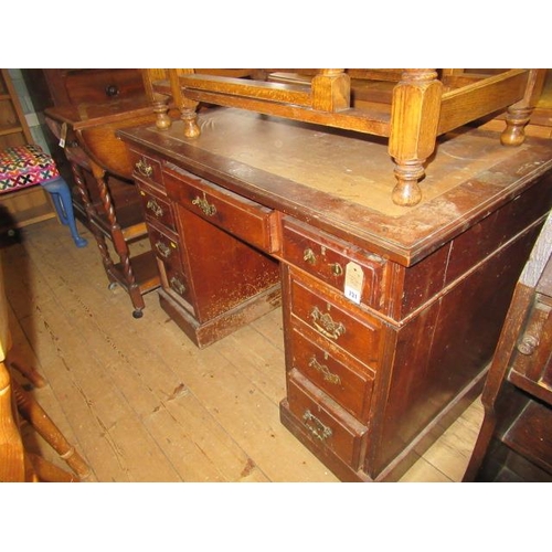 731 - SMALL PEDESTAL DESK