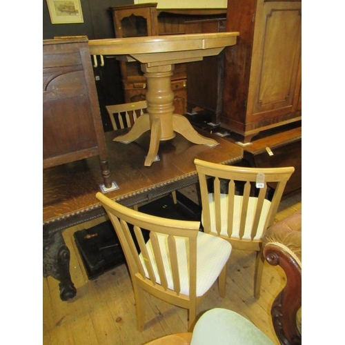 773 - CIRCULAR EXTENDING PEDESTAL TABLE AND FOUR CHAIRS