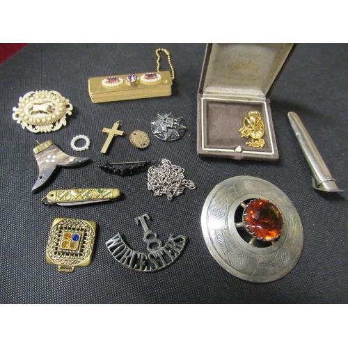 205 - ASSORTED JEWELLERY