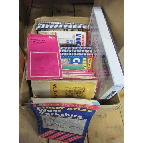 427 - BOX OF A TO Z MAPS ETC