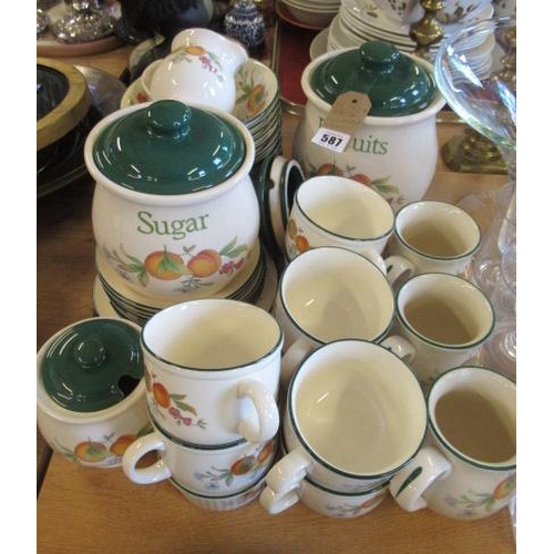 587 - QUANTITY OF CLOVER LEAF CERAMICS