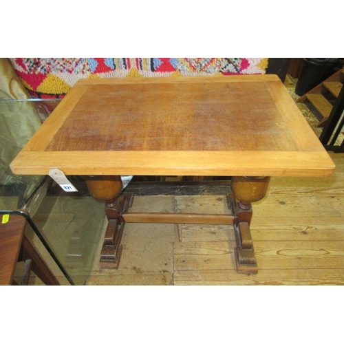 821 - SMALL OAK TABLE