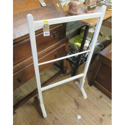 933 - PAINTED TOWEL RAIL