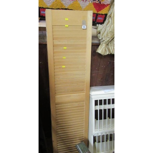 976 - LOUVERED PINE FOLDING SCREEN