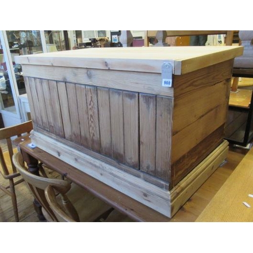 960 - PINE CHEST